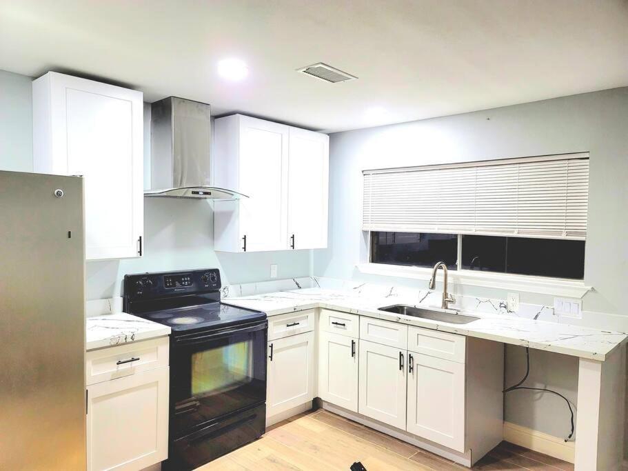 77072 New Remodeled Cute Townhome Sw Houston Exterior foto