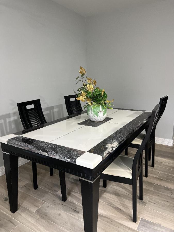 77072 New Remodeled Cute Townhome Sw Houston Exterior foto