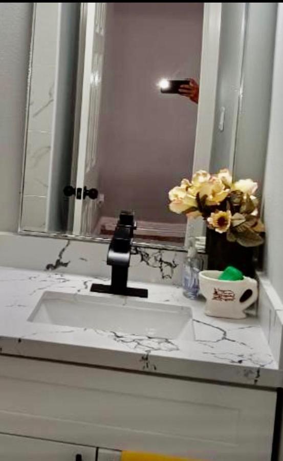 77072 New Remodeled Cute Townhome Sw Houston Exterior foto