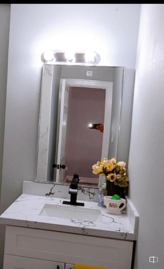 77072 New Remodeled Cute Townhome Sw Houston Exterior foto